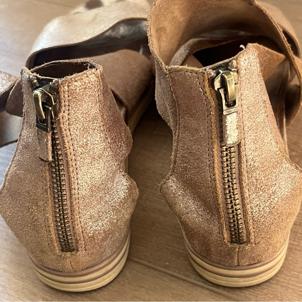 Eileen Fisher Sport Sandal Wedge‎ Women 8.5 Bronze Frozen Metallic Suede Strappy - Picture 7 of 13
